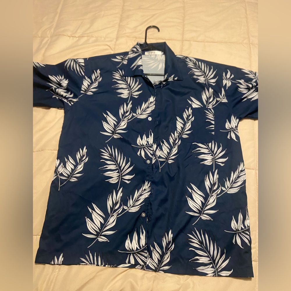 Men’s button up, worn once for luau in Hawaii.